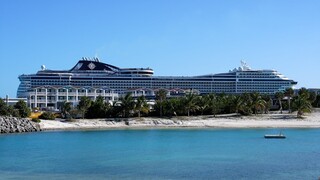 "MSC Divina", Découverte du Yacht Club, partie exclusive du navire et visite complète du bateau.