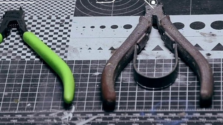 [What does a Japanese professional Gundam model maker's workshop look like?] NAOKI's workshop is rev