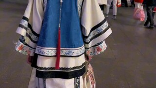 [Traditional Clothing] "Some people say this is a zombie costume, not Hanfu. Can anyone explain it t