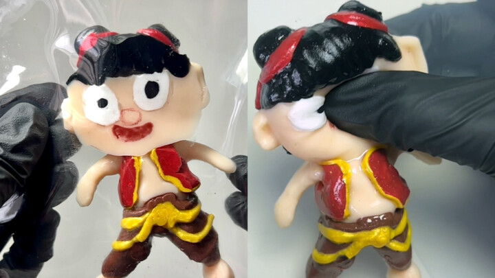 Saat pertama kali melihatnya, aku langsung terpikir untuk membuatnya jadi mainan yang bisa diremas-r