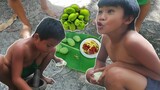 Kids Eating Manggo