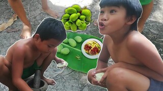 Kids Eating Manggo