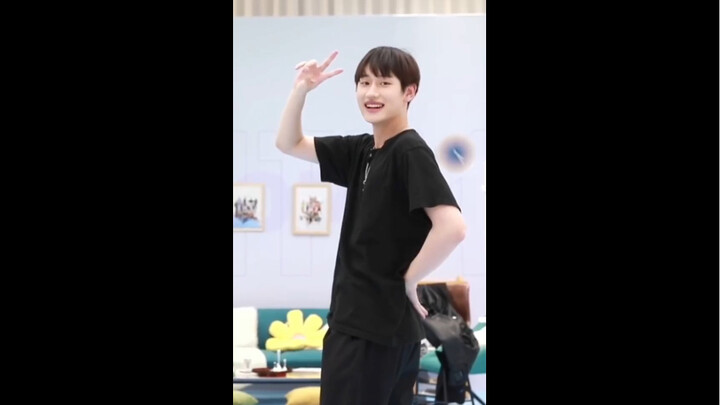 #เวลาโชว์ของ AK หลิวจาง#สตรีมเมอร์หน้าตาดีเต้นเก่งมาก ไม่ต้องฝืนตัวเองก็ได้ ฮ่าๆๆๆ