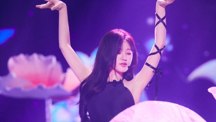 赵露思2023跨年晚会舞台太棒了，很好看，歌很好听。原视频没办法过审，大家将就听下原声吧。剪辑原因，可能口型会对不上，见谅哈