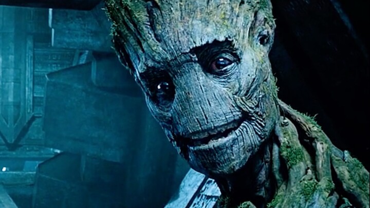 Actor Accidentally Smashes 145-Year-Old Vintage Guitar—Behind-the-Scenes Fun from the Movie!