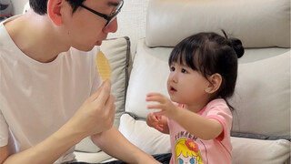 这女儿比爸爸还要懂事～