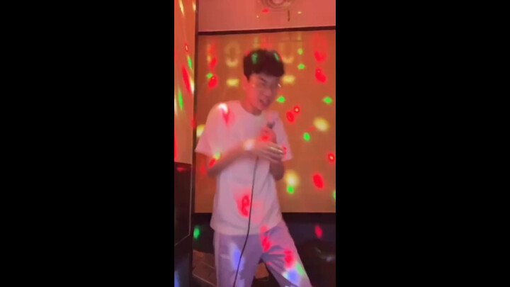 Setelah pertandingan usai, Doran langsung pergi ke KTV untuk bernyanyi. Versi Doran – Fantastic Baby