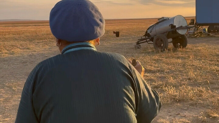 Where do the NPC characters on the grassland get their water?
