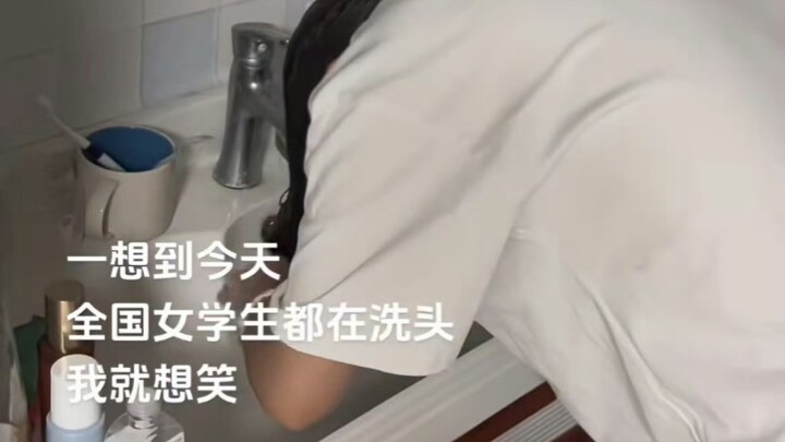 Begitu kepikiran semua siswi di seluruh negeri lagi keramas hari ini, aku langsung ketawa🤣👌