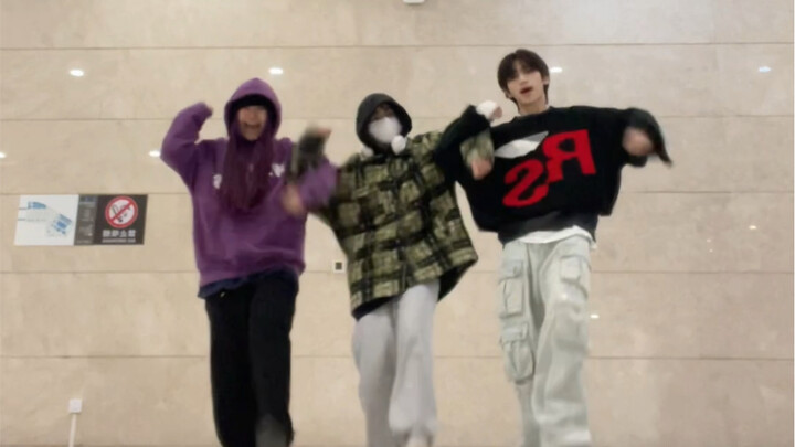 OhMyMy_7s: Super energetic! Perfect for dancing with friends!