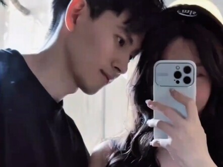 Seorang wanita memamerkan ketampanan suaminya yang sudah menikah selama 6 tahun, berhasil mematahkan