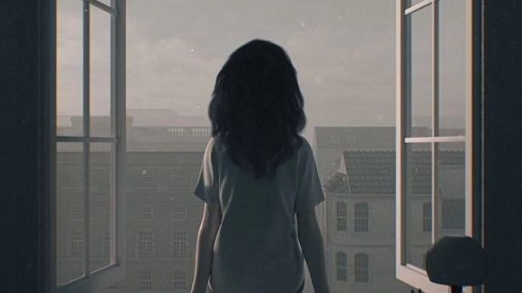 “Melanjutkan hidup kembali itu mudah, yang sulit adalah meninggalkan masa lalu.”