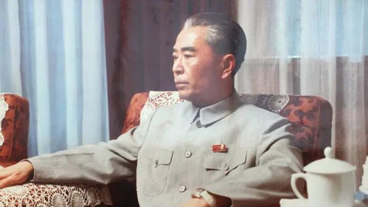 The crabapple in the courtyard still blooms today, yet the one who once admired its flowers is nowhe