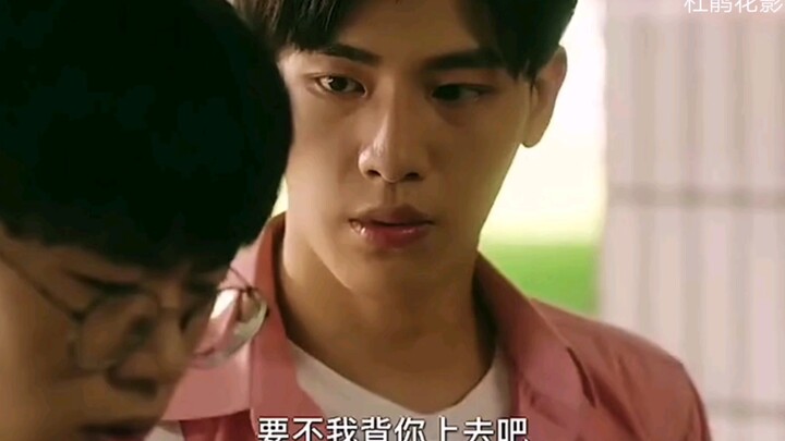 في الحقيقة، هذا التفضيل الواضح للعيان يراه الجميع، إلا هو وحده لا يدركه.