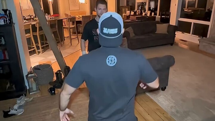 Petak Umpet dari Sudut Pandang Hantu