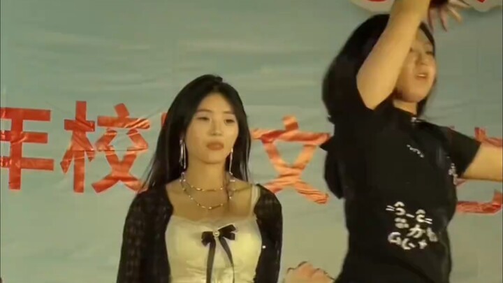 【Trường Trung học Chu Lễ】: Học sinh trung học cơ sở gánh vác ngọn cờ giải trí trong nước