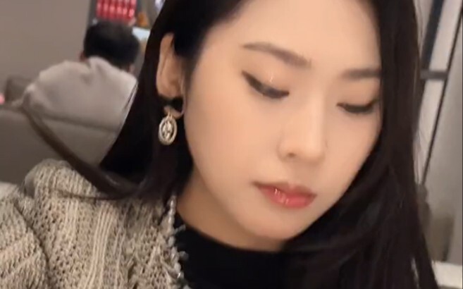 How to trick your gorgeous bros: whoever finishes eating last pays the bill.