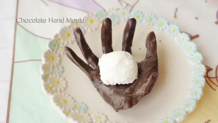 Food|Hand-shaped Chocolates