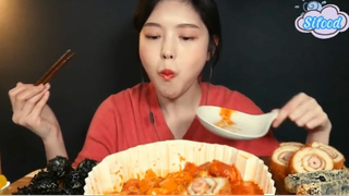 Bánh gạo xào hoa dẻo thêm phô mai, xúc xích, cơm nắm #amthuc 2