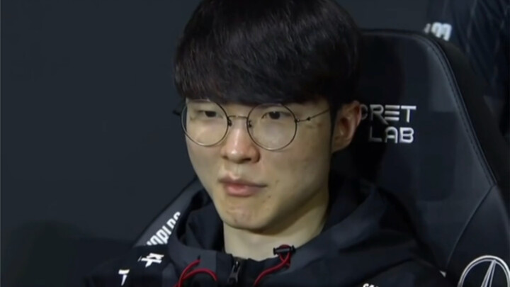 Bị đánh đến khóc, bị đánh đến tay run, nhưng bị đánh đến bật cười thì đây là lần đầu tiên.