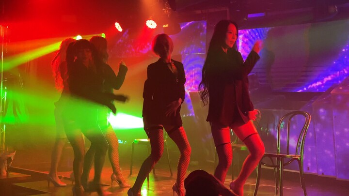 Party on! Big sisters' chair dance, free version. If there's traffic throttling, so be it. The edite