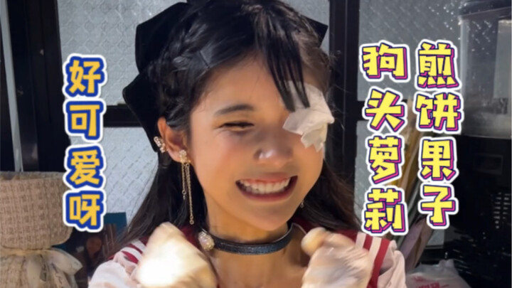 Finally got to try the “dog-head loli’s” crepes! Her smile is so sweet!