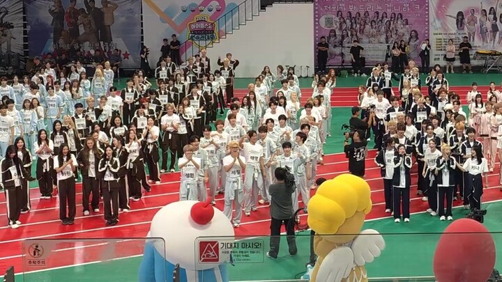 2025 Idol Star Athletics Championships: Entrance Segment + Warm-up + Random Dance Challenge | ISAC R