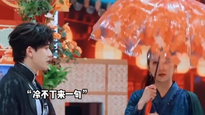 Song Yaxuan: You won’t grow tall if you use an umbrella indoors. Guan Xiaotong: …