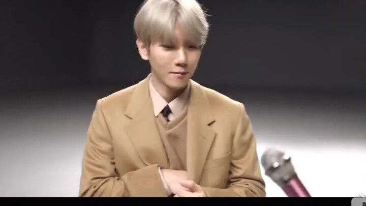 EXO’s Baekhyun is amazing—handling even a three-second interview with ease, leaving the production t