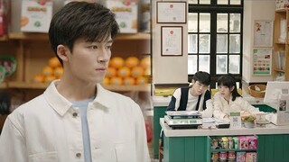 Ketua Pegawai Eksekutif melihat Cinderella bertarikh saingan cintanya dan menjadi cemburu.