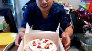 ASMR  EATING SOUNDS - STRAWBERRY AND PISTACIO CAKE │DEDICATED TO RIPPSTARR