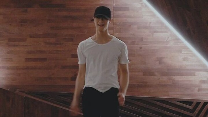 【ASTRO's first solo】200327 ASTRO's Moonbin covers ITZY's dance 'WANNABE'