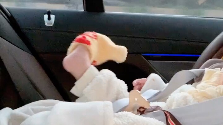 Do all kids love taking off their socks? Those carefree little feet are so happy!