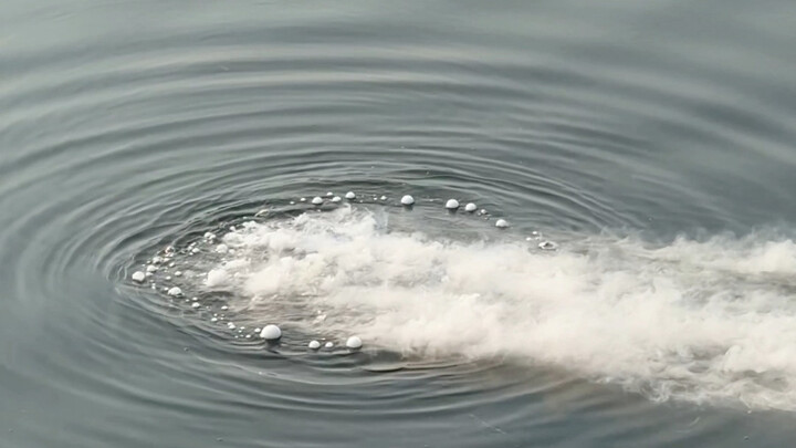 Peluncuran dari kapal selam? Melayang di tempat?