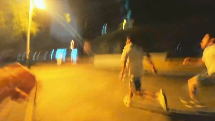 What is it like to spend a pair of slippers to grab 32 pork chop buns at one time in Dongguan No. 1 