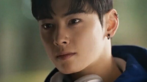 Cha Eun Woo on TIKTOK❤️ when wearing an headphones is so damn😳❤️