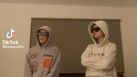 This may be the earliest jiggle jiggle challenge on the Internet - April 5, 2022