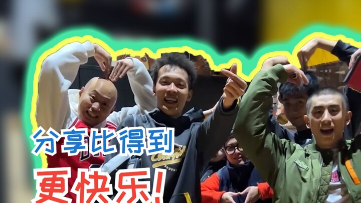 Gift box unboxing! Let’s see who’s the king of the standing long jump!