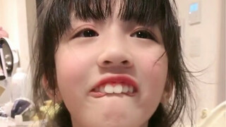 เล่นกับเพื่อนร่วมชั้นเรียนแล้วล้มลง