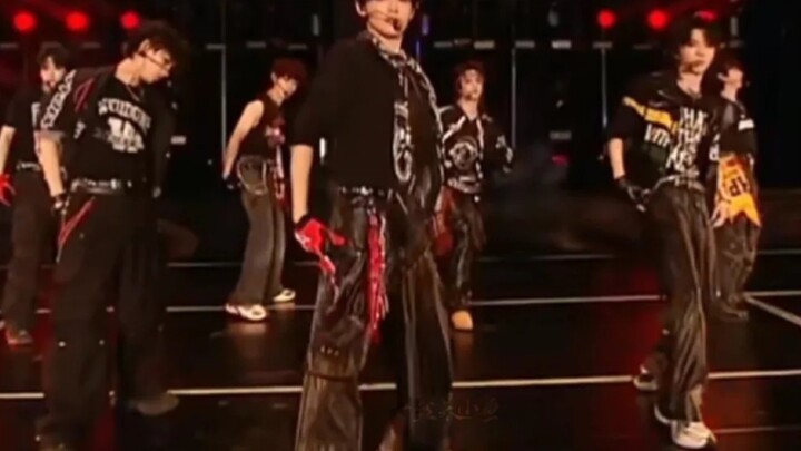 ท่าเต้นนำในช่วงนี้หล่อมากจนใจสั่น! สัญญากับฉันหน่อย ต่อไปให้ซ่งหยาเสวียนเป็นคนเต้นนำตลอดเลยนะ!