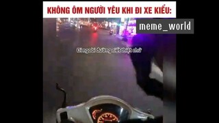 không ôm người yêu khi lái xe kiểu