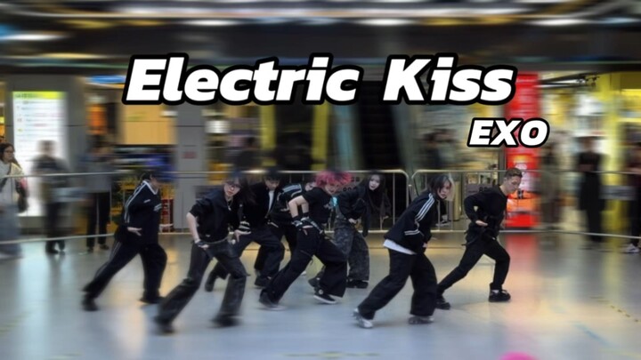 【EXO】رقصة حتى الأصلية نفسها تراها صعبة، ومع ذلك تجرؤون على إعادة رقصها؟ | لقطات مباشرة لكل أعضاء EXO