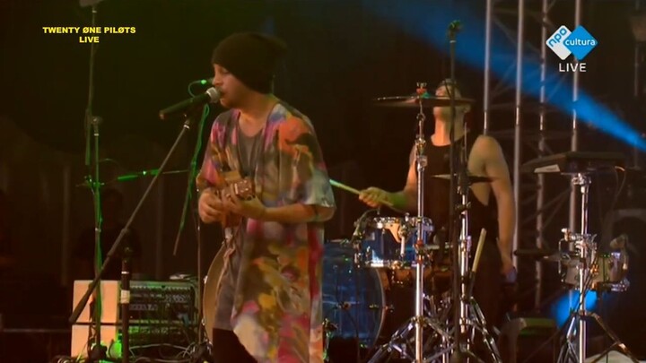 Twenty One Pilots - 'Isle Of Flightless Birds' Live (Pinkpop 2014)