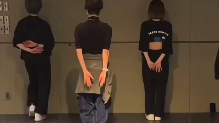 การออกแบบท่าเต้น Water-Tyla / kurumi
