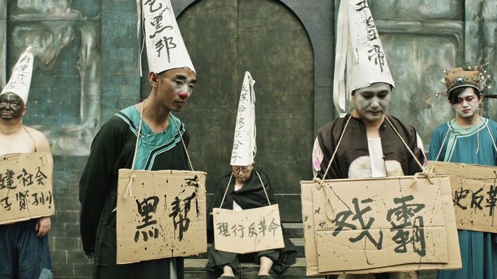 Di dalam negeri dilarang tayang, tapi siapa sangka justru meledak di mancanegara. Film sebagus ini n