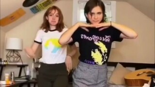 Makeala & Grace Thay trang phục cặp đôi