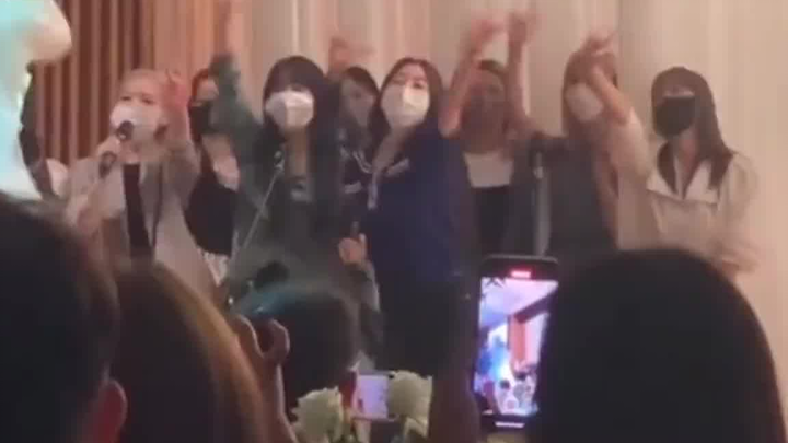 TWICE hát chúc mừng ca khúc “FANCY” tại hôn lễ của nhân viên JYP~