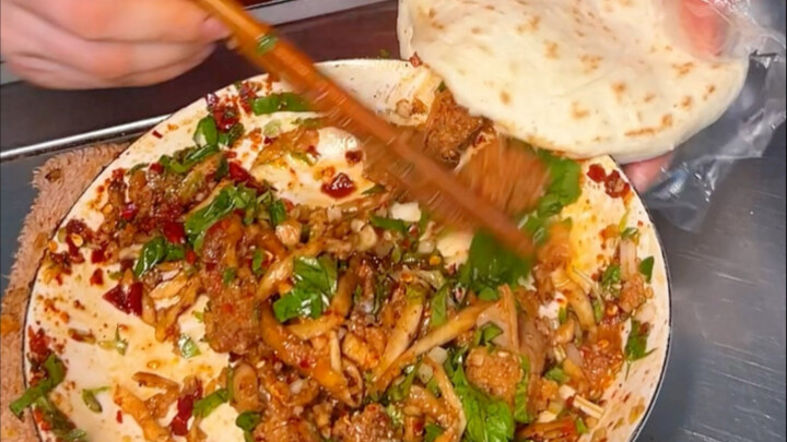 乐山特色卡饼，属于乐山人的汉堡包！