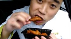 ASMR EATING SOUNDS - FRIED SHRIMPS AND FRIED FISH ROE