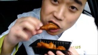 ASMR EATING SOUNDS - FRIED SHRIMPS AND FRIED FISH ROE